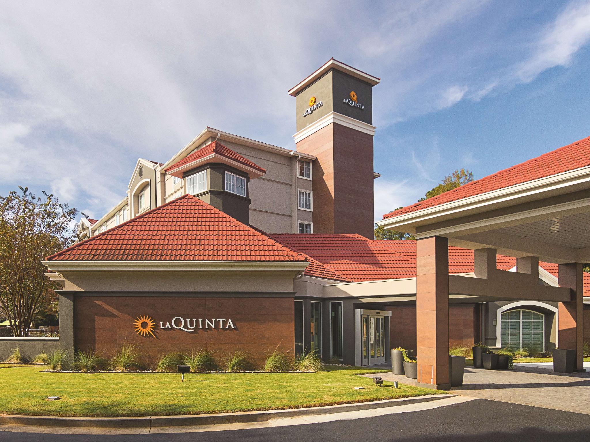 Отель La Quinta By Wyndham Atlanta Конайерс Экстерьер фото