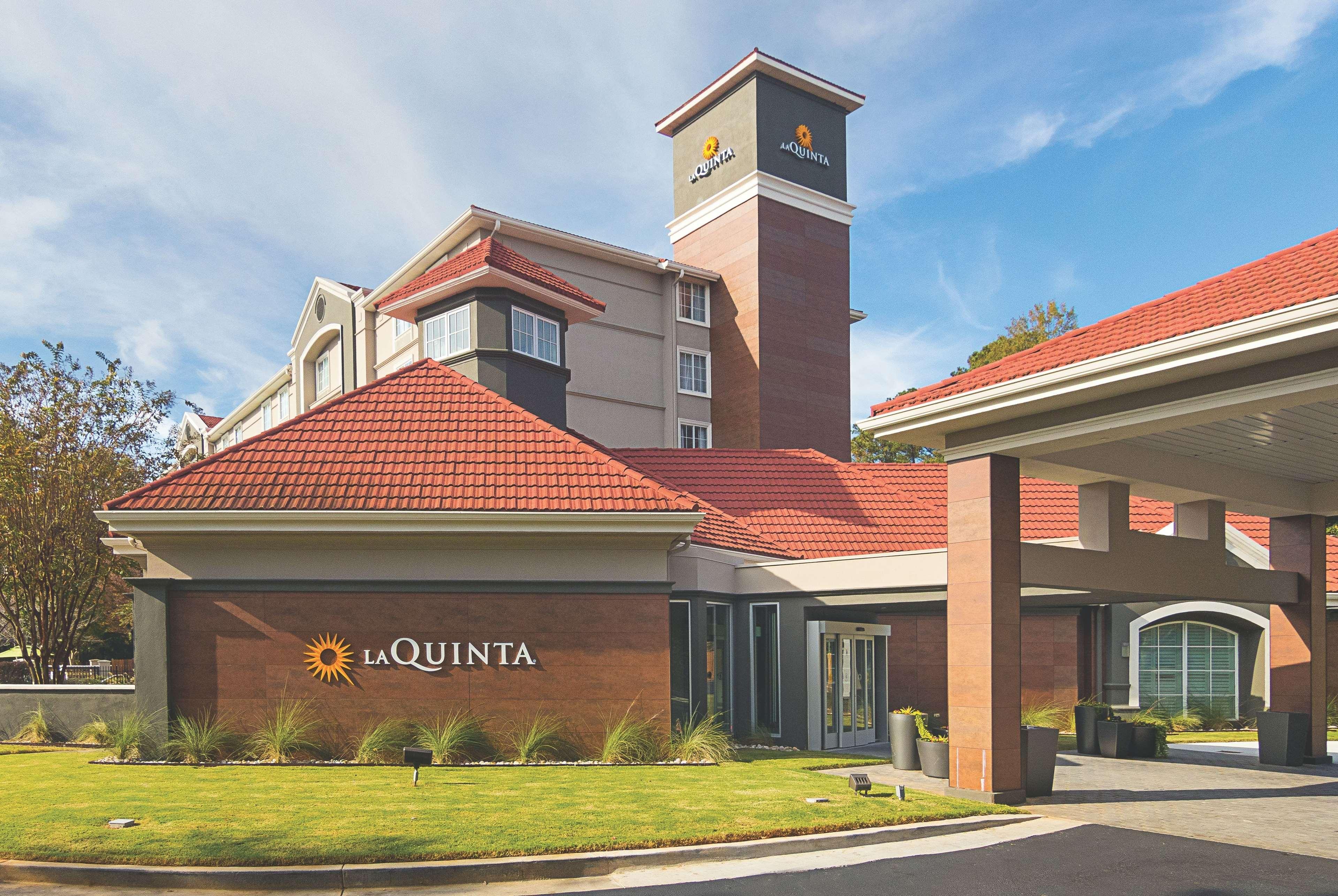 Отель La Quinta By Wyndham Atlanta Конайерс Экстерьер фото
