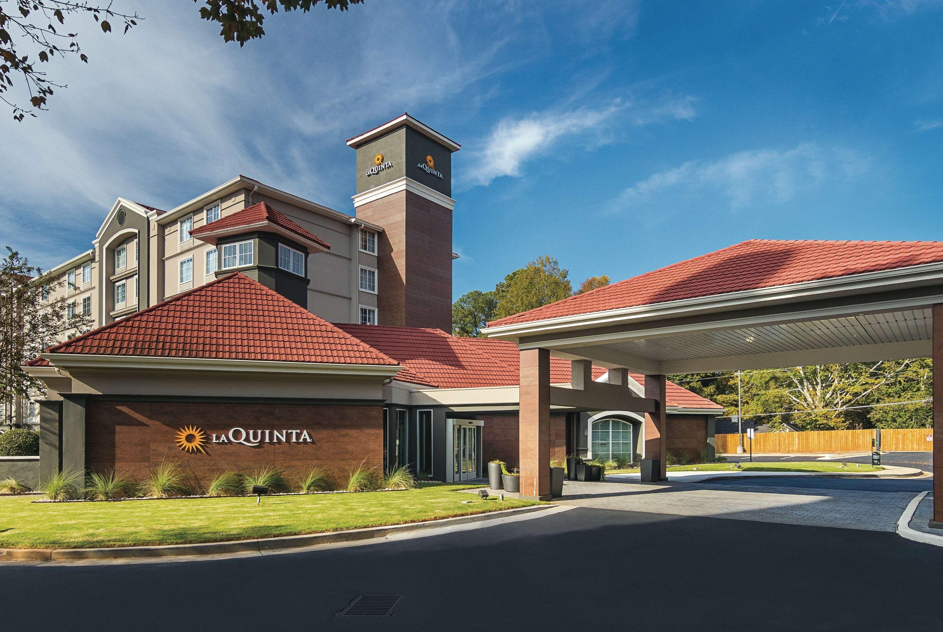 Отель La Quinta By Wyndham Atlanta Конайерс Экстерьер фото