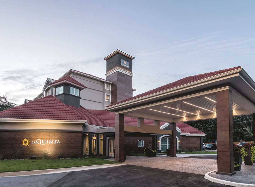 Отель La Quinta By Wyndham Atlanta Конайерс Экстерьер фото